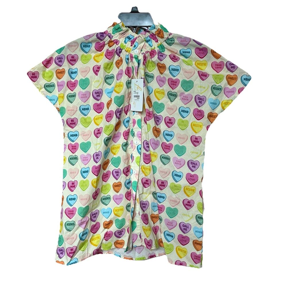 Layerz Blouse Top Women’s Med Short Sleeve Button Up Valentine Candy Twee NWT